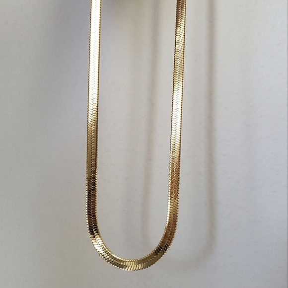 NEW 18K Gold Plated 5MM Flat Herringbone Snake Chain Necklace - Picture 2 of 6